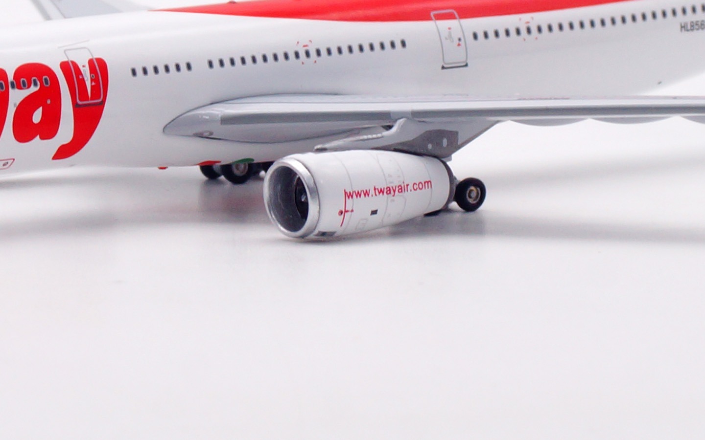 Aviation 400 1:400 T'Way Air HL8560 Airbus A330-300 - Image 11