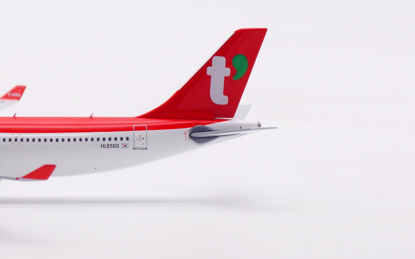 Aviation 400 1:400 T'Way Air HL8560 Airbus A330-300 - Image 12