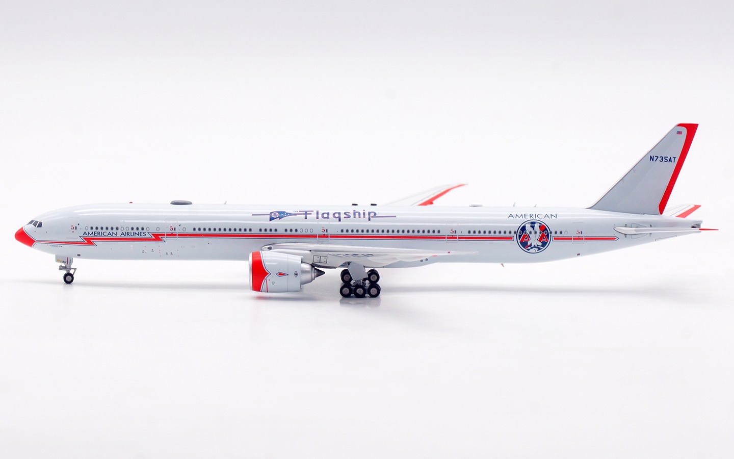 Aviation 400 1:400 American Airlines N735AT Boeing 777-300 - Image 8