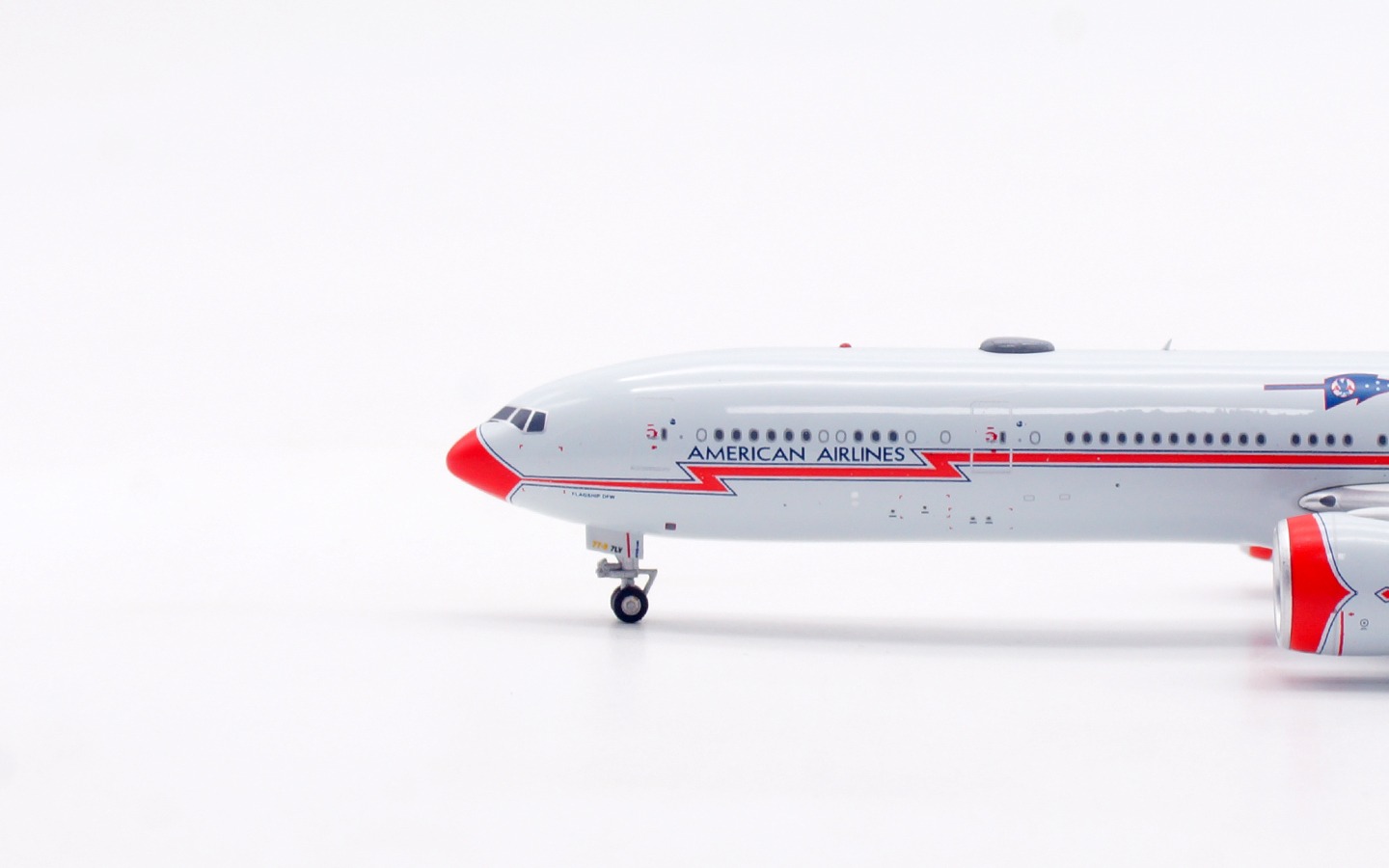 Aviation 400 1:400 American Airlines N735AT Boeing 777-300 - Image 10