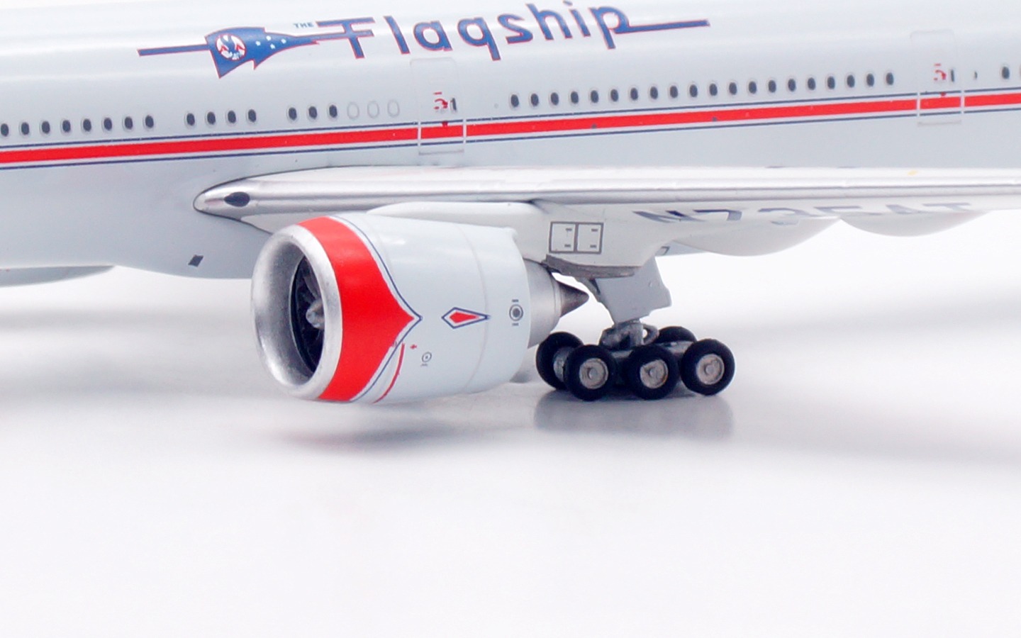 Aviation 400 1:400 American Airlines N735AT Boeing 777-300 - Image 12
