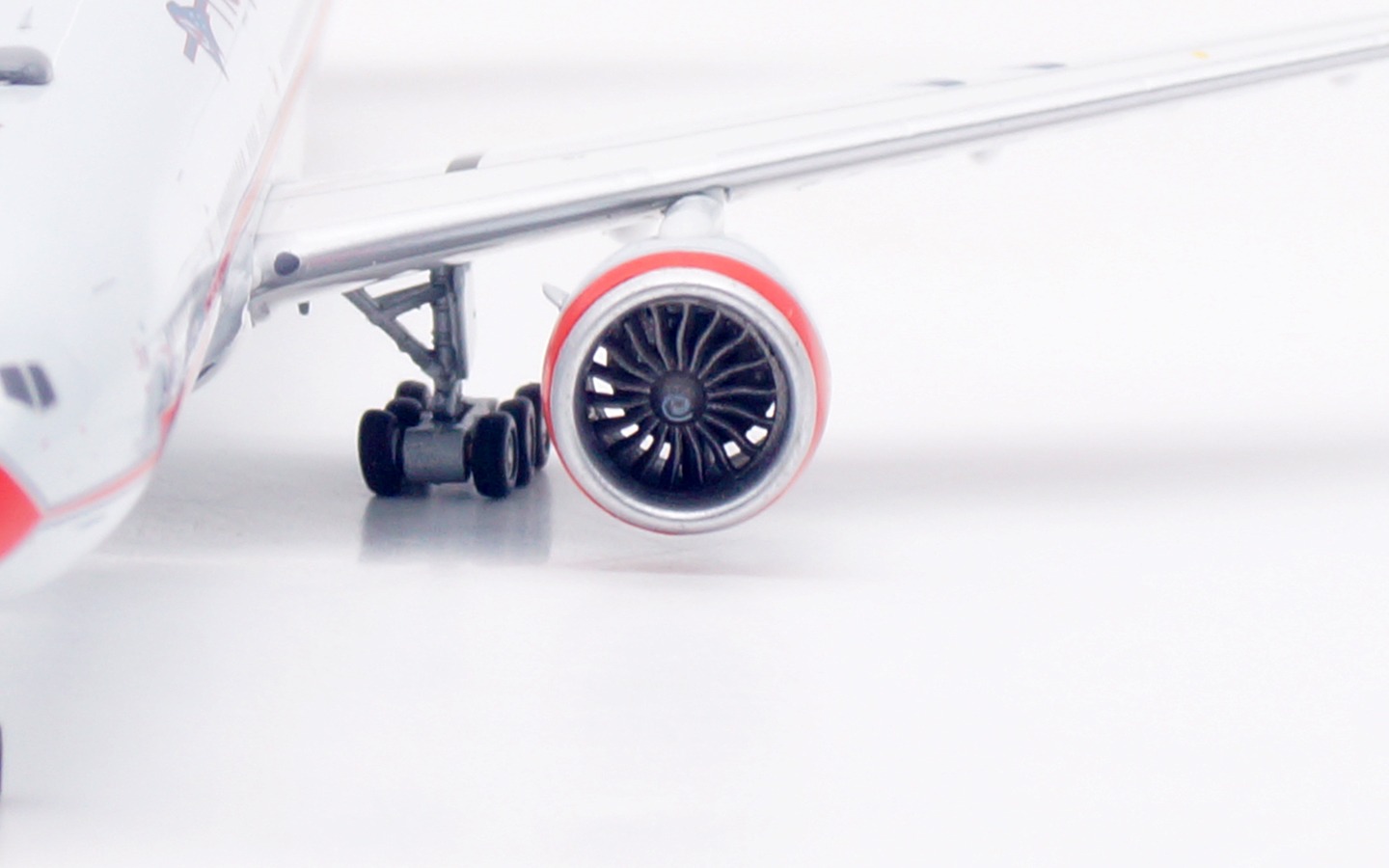 Aviation 400 1:400 American Airlines N735AT Boeing 777-300 - Image 13