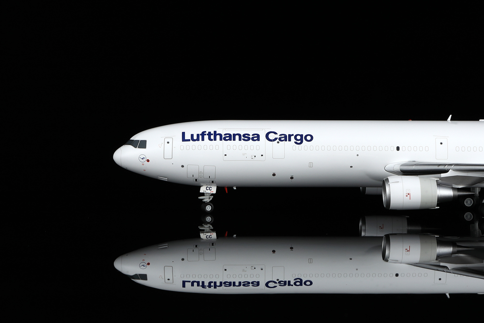 SQ Wings 1:200 Lufthansa Cargo D-ALCC McDonnell Douglas MD-11F - Image 2