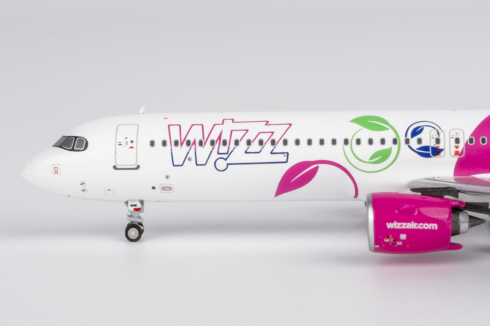 NG Models 1:400 Wizz Air Malta 9H-WNM Airbus A321-Neo - Image 3