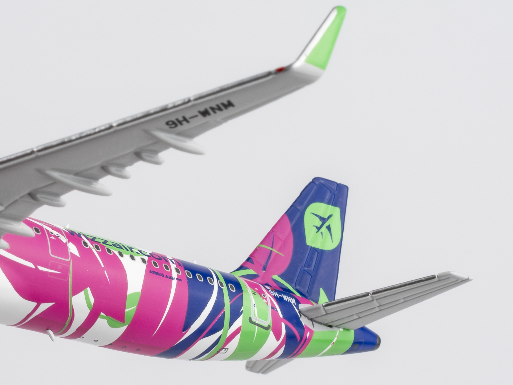 NG Models 1:400 Wizz Air Malta 9H-WNM Airbus A321-Neo - Image 7