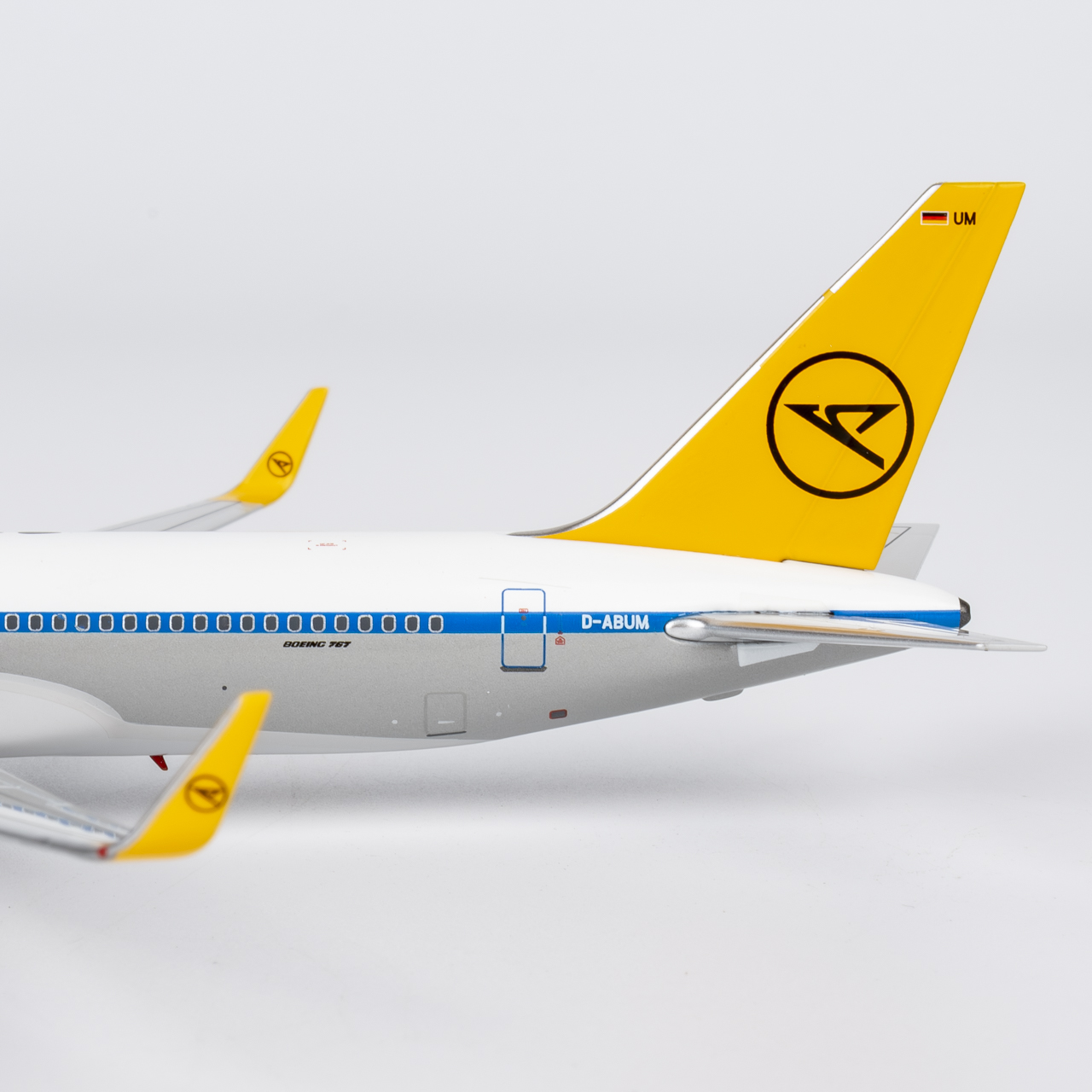 NG Models 1:400 Condor D-ABUM Boeing 767-300W - Image 4