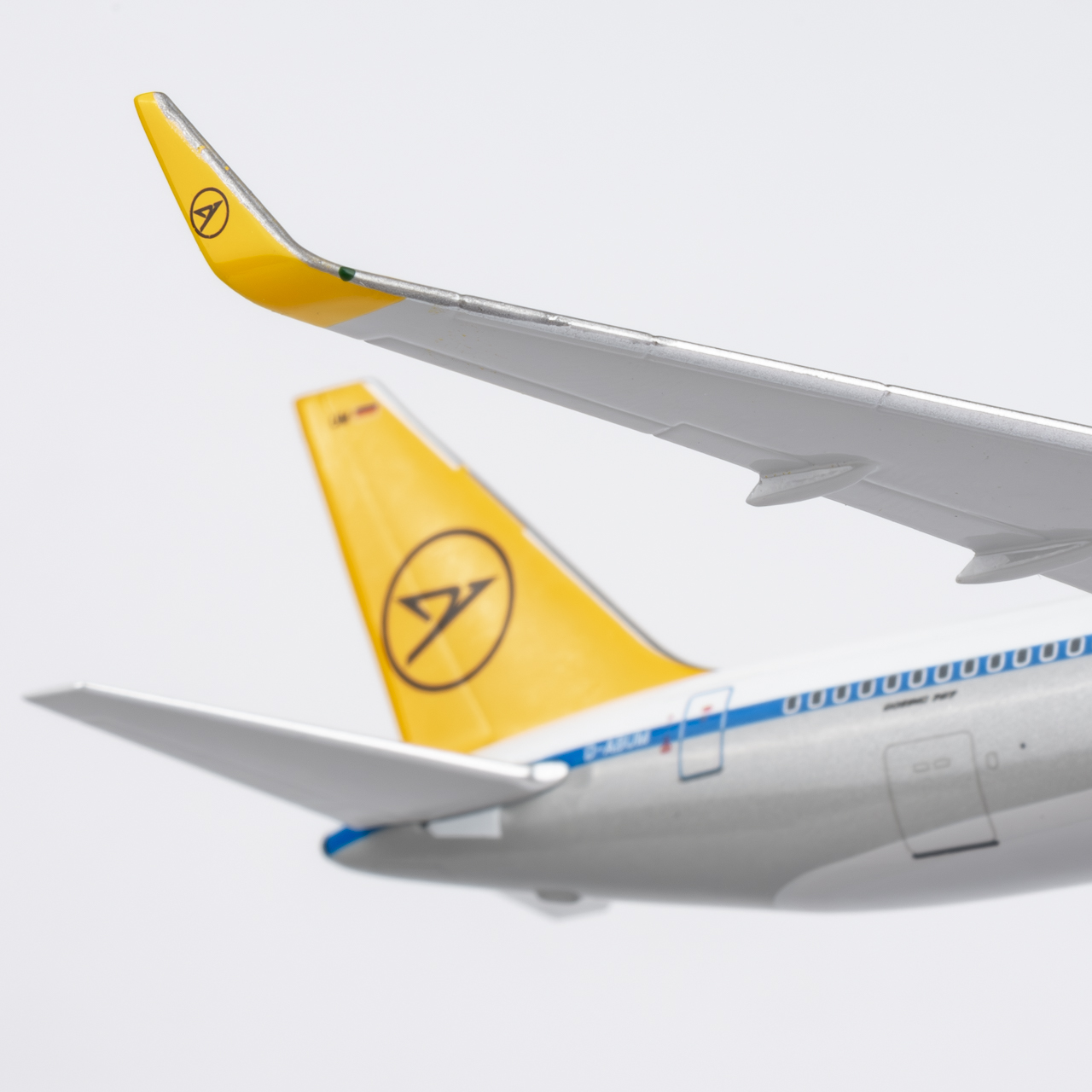 NG Models 1:400 Condor D-ABUM Boeing 767-300W - Image 8