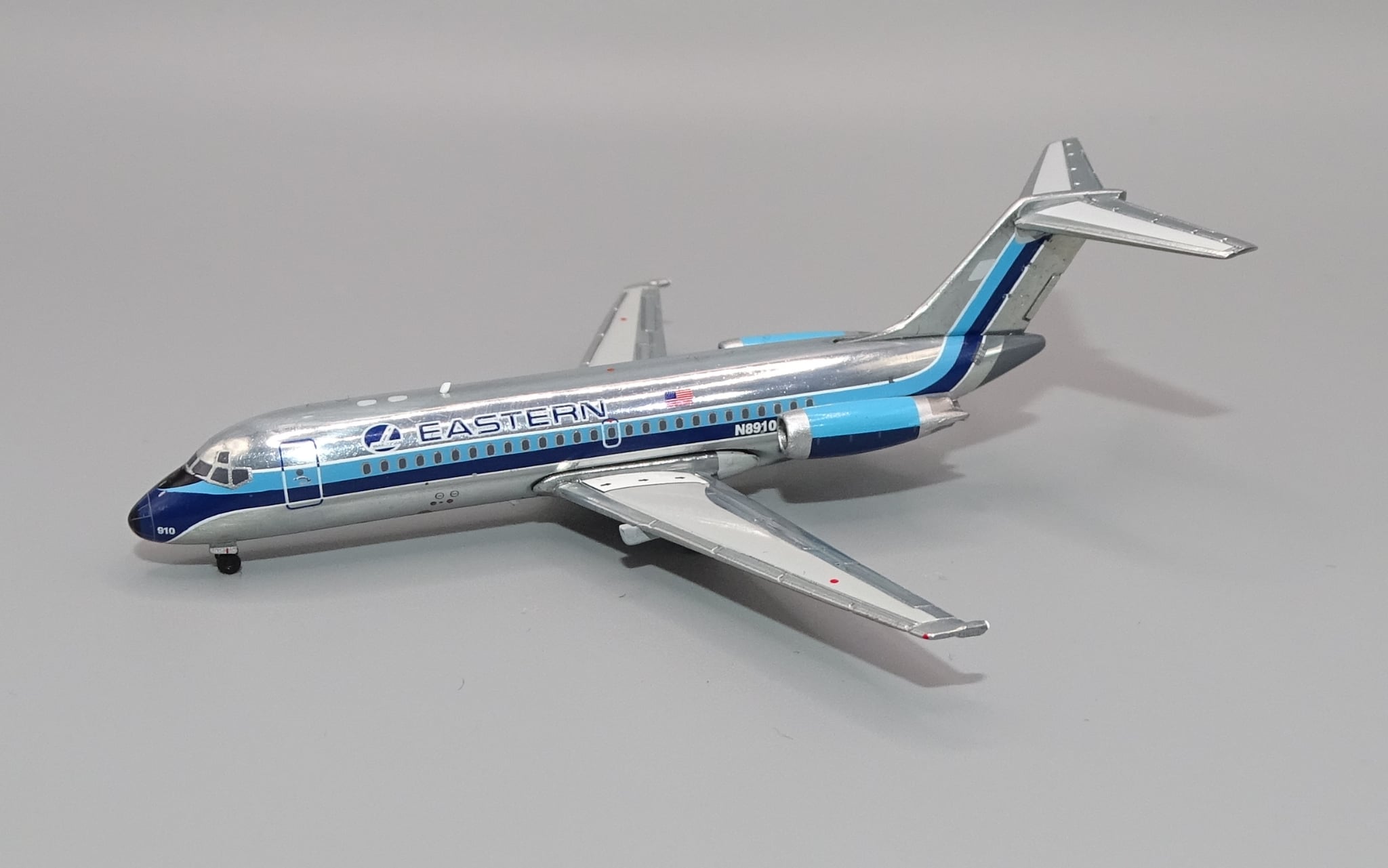 V1 400 1:400 Eastern Airlines N8910E Douglas DC-9-14 *** AWAITING RE-STOCK *** - Image 2