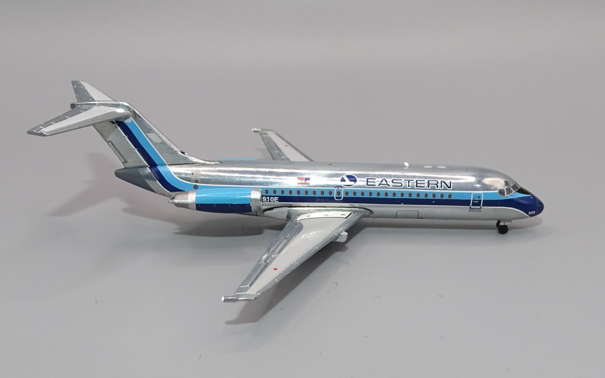 V1 400 1:400 Eastern Airlines N8910E Douglas DC-9-14 *** AWAITING RE-STOCK *** - Image 3