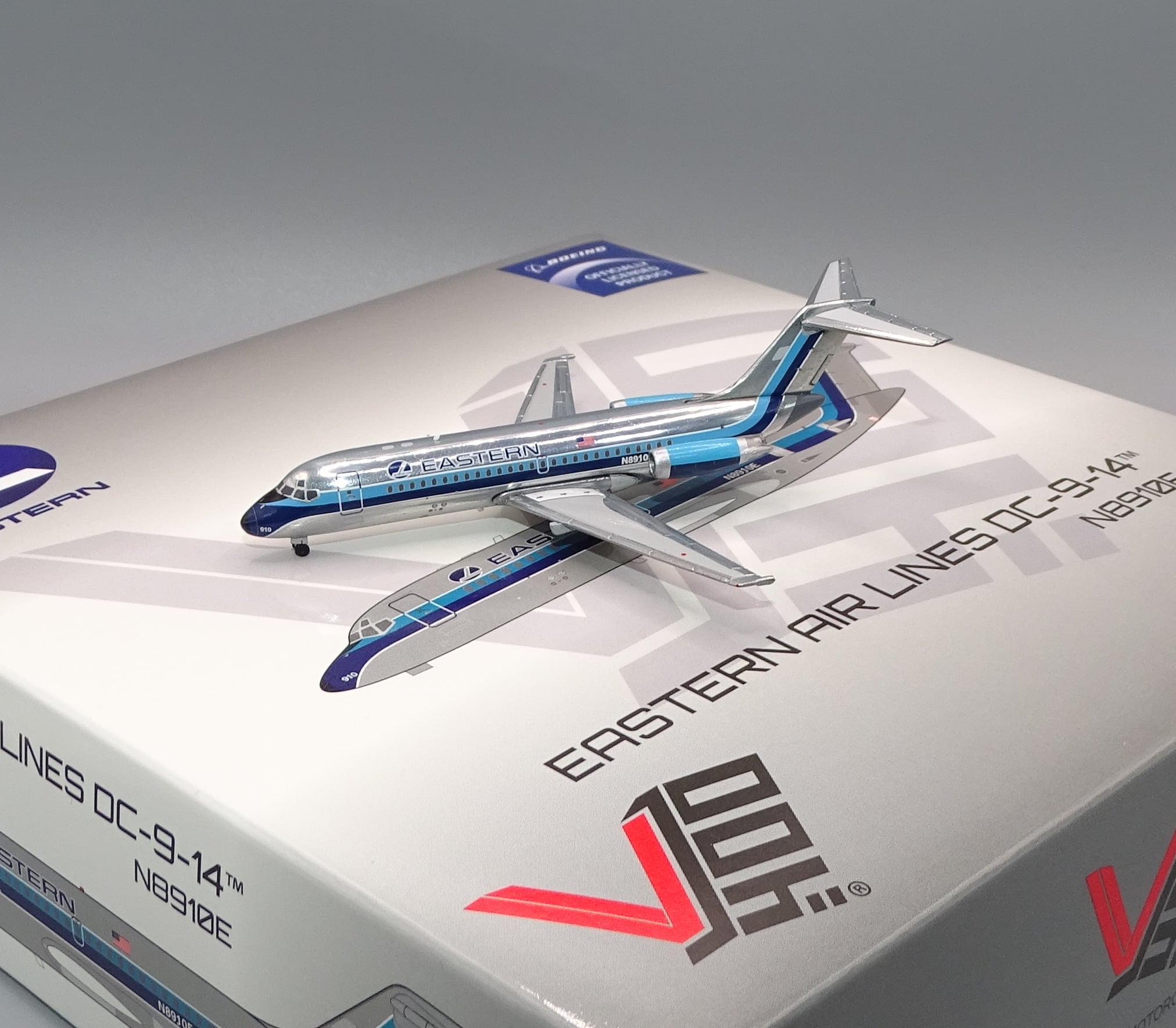 V1 400 1:400 Eastern Airlines N8910E Douglas DC-9-14 *** AWAITING RE-STOCK ***
