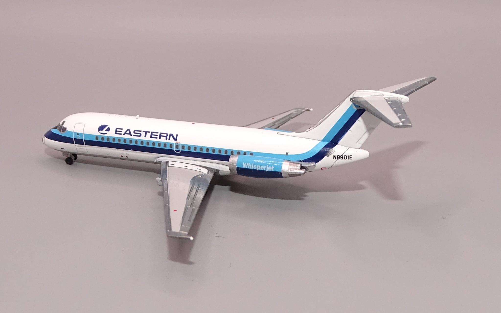 V1 400 1:400 Eastern Airlines N8901E Douglas DC-9-14 - Image 4