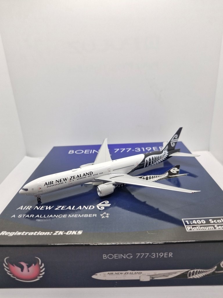 Phoenix 1:400 Air New Zealand ZK-OKS Boeing 777-300 - Bedfordshire