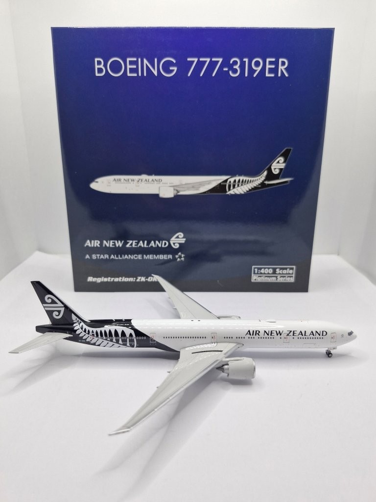 Phoenix 1:400 Air New Zealand ZK-OKS Boeing 777-300 - Bedfordshire