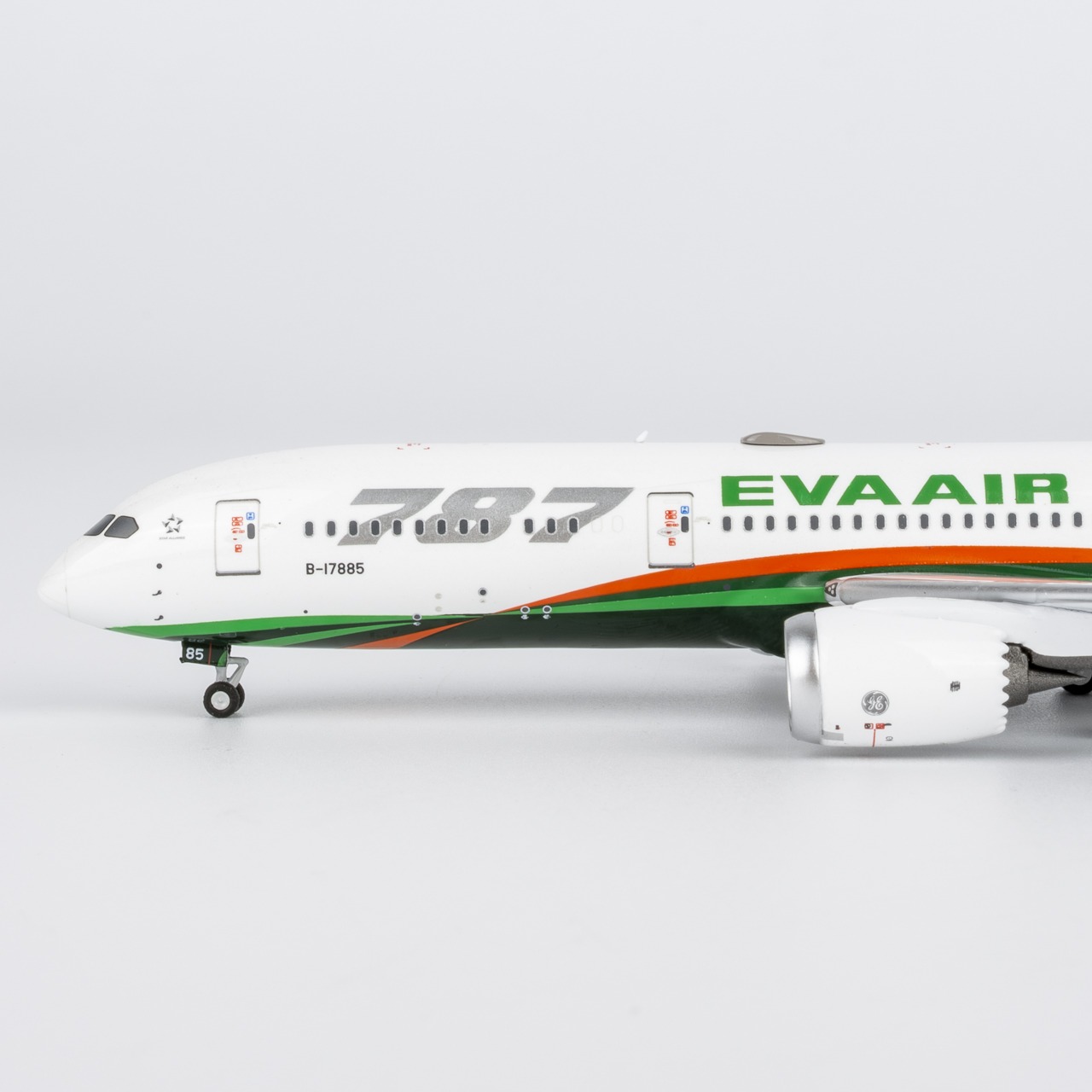 NG Models 1:400 EVA Air B-17885 Boeing 787-9 - Image 3
