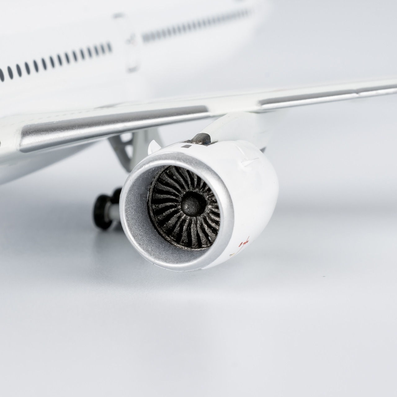 NG Models 1:400 JAL Japan Airlines JA05WJ Airbus A350-1000