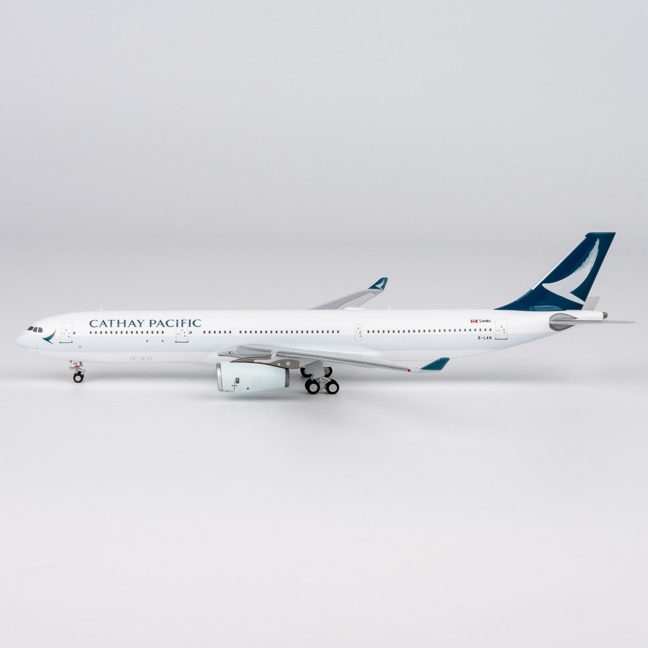 NG Models 1:400 Cathay Pacific Airways B-LAN Airbus A330-300 - Image 2