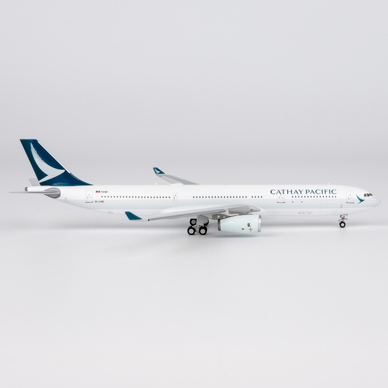NG Models 1:400 Cathay Pacific Airways B-LAN Airbus A330-300 - Image 6