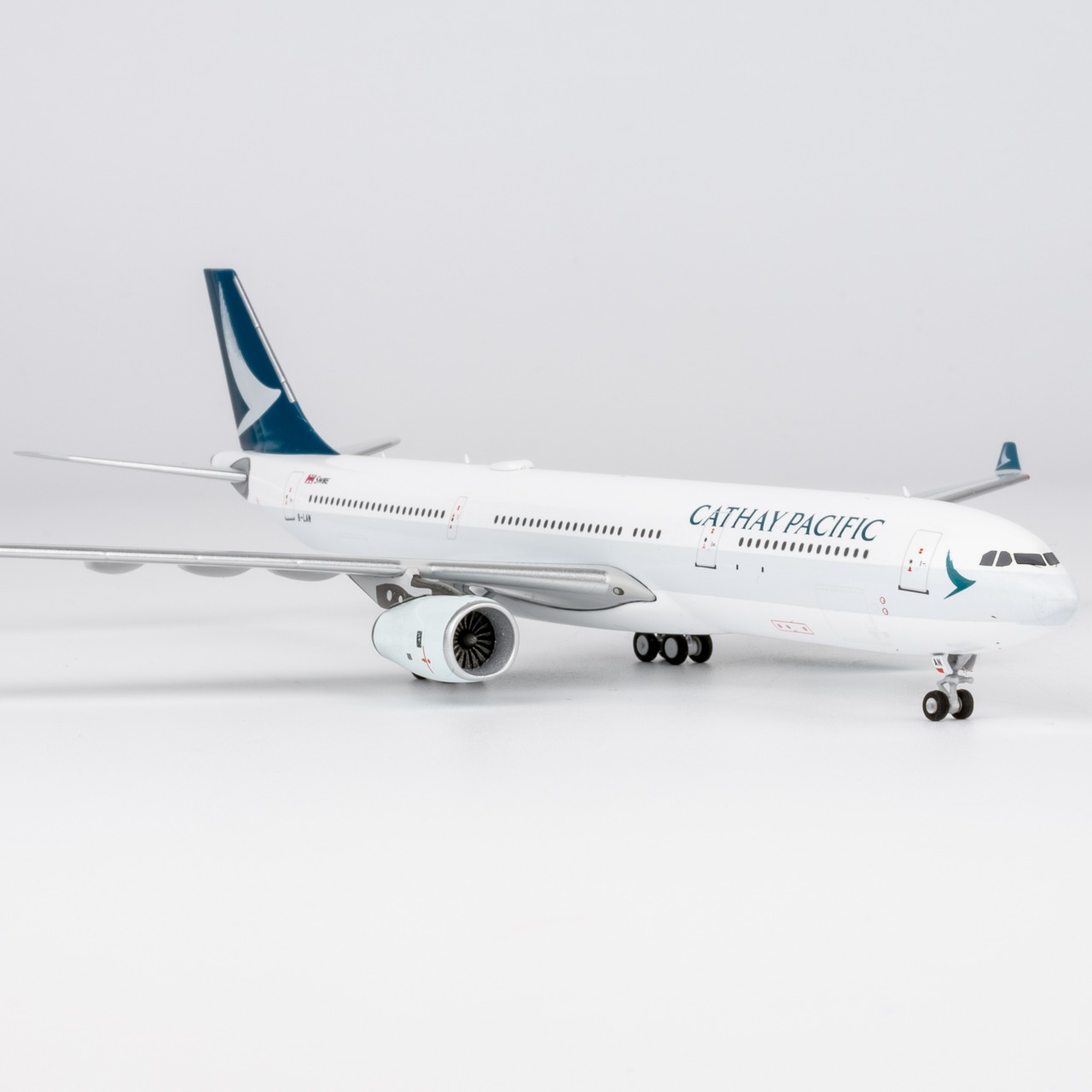 NG Models 1:400 Cathay Pacific Airways B-LAN Airbus A330-300 - Image 7