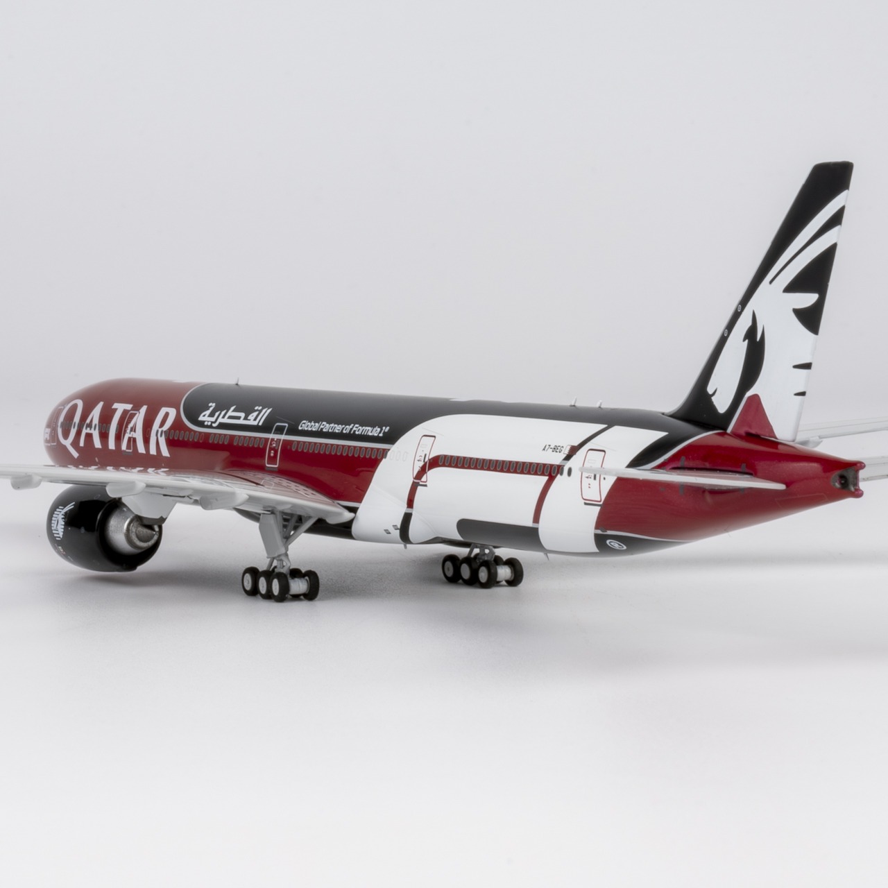 NG Models 1:400 Qatar Airways A7-BEG Boeing 777-300 - Image 11
