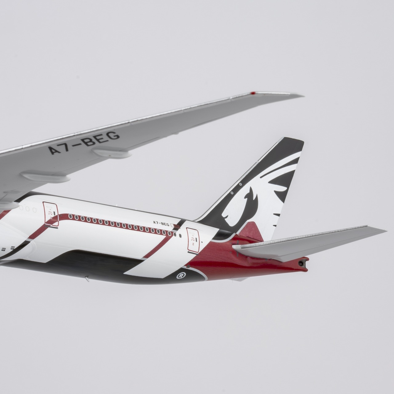 NG Models 1:400 Qatar Airways A7-BEG Boeing 777-300 - Image 7