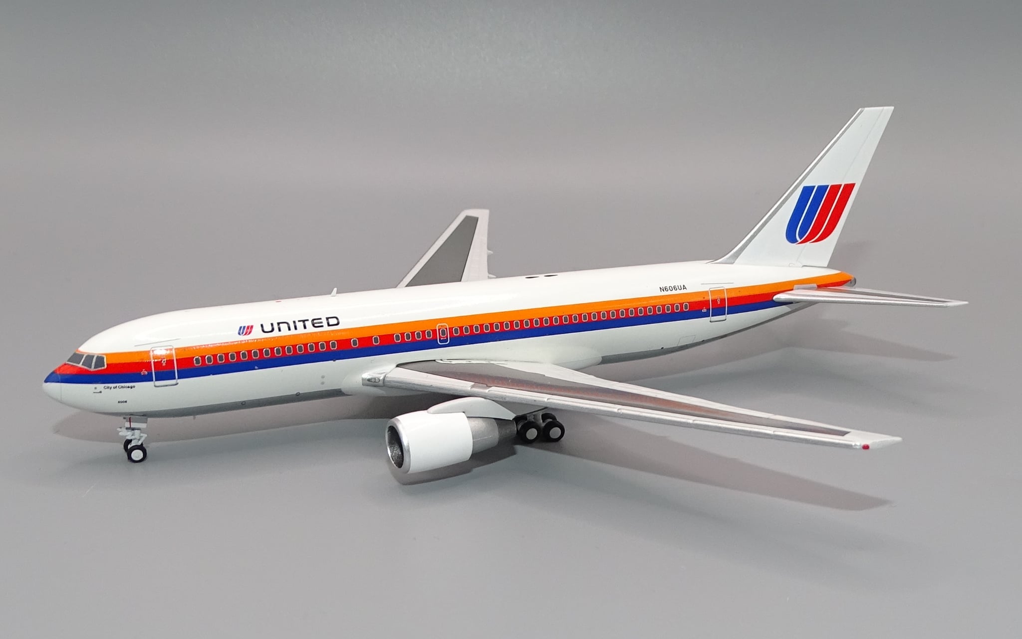 V1 400 1:400 United Airlines N606UA Boeing 767-200 - Image 4