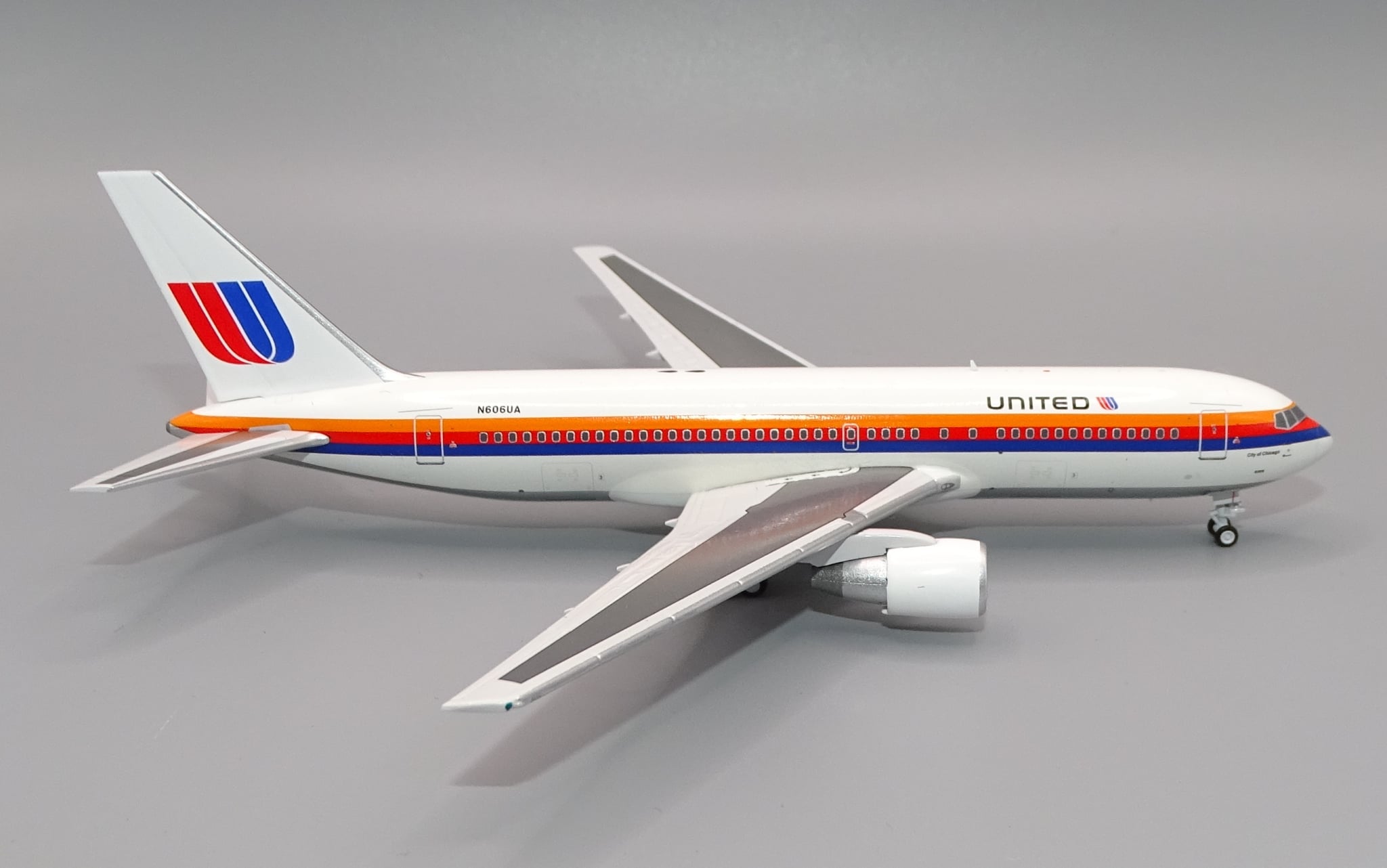 V1 400 1:400 United Airlines N606UA Boeing 767-200 - Image 2