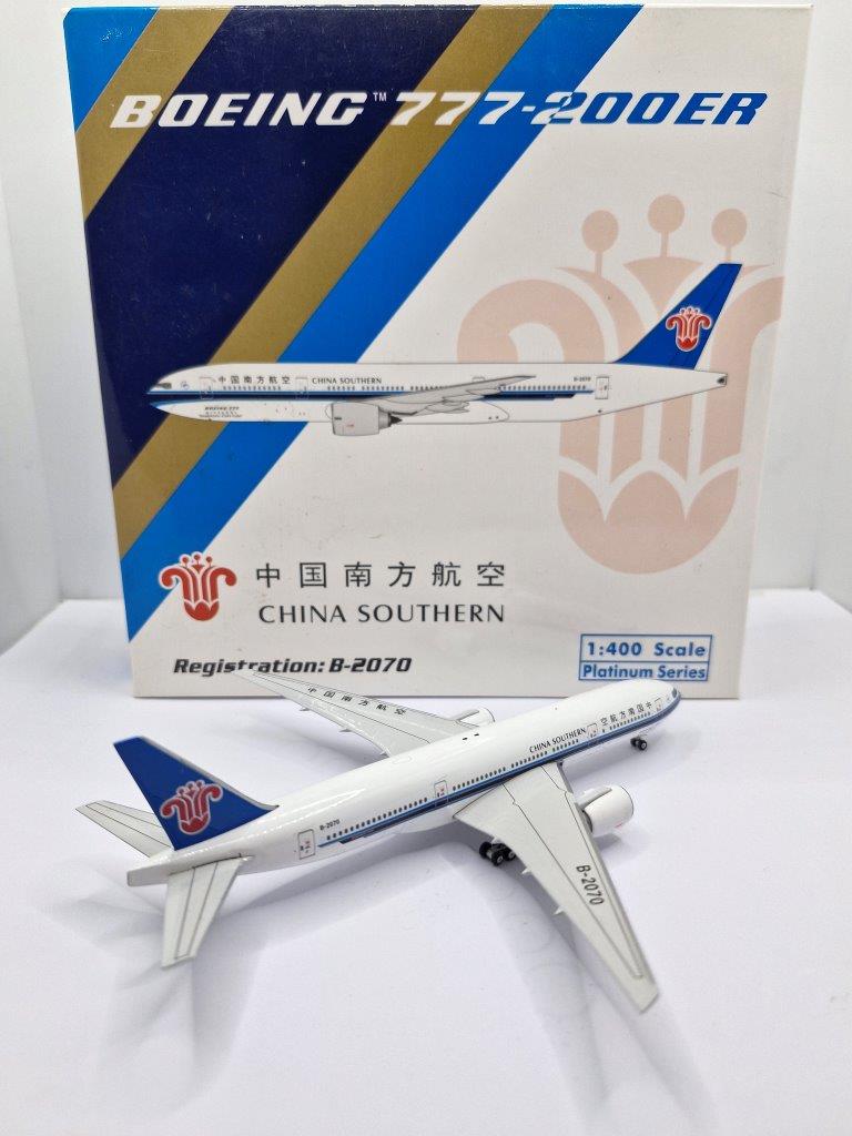Phoenix 1:400 China Southern Airlines B-2070 Boeing 777-200 - Image 2