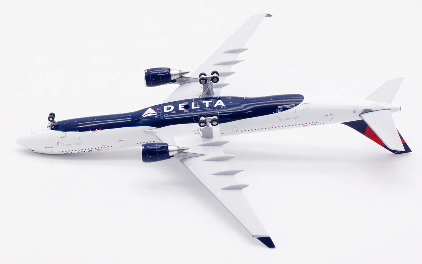 Aviation 400 1:400 Delta Airlines N831NW Airbus A330-300 - Image 6