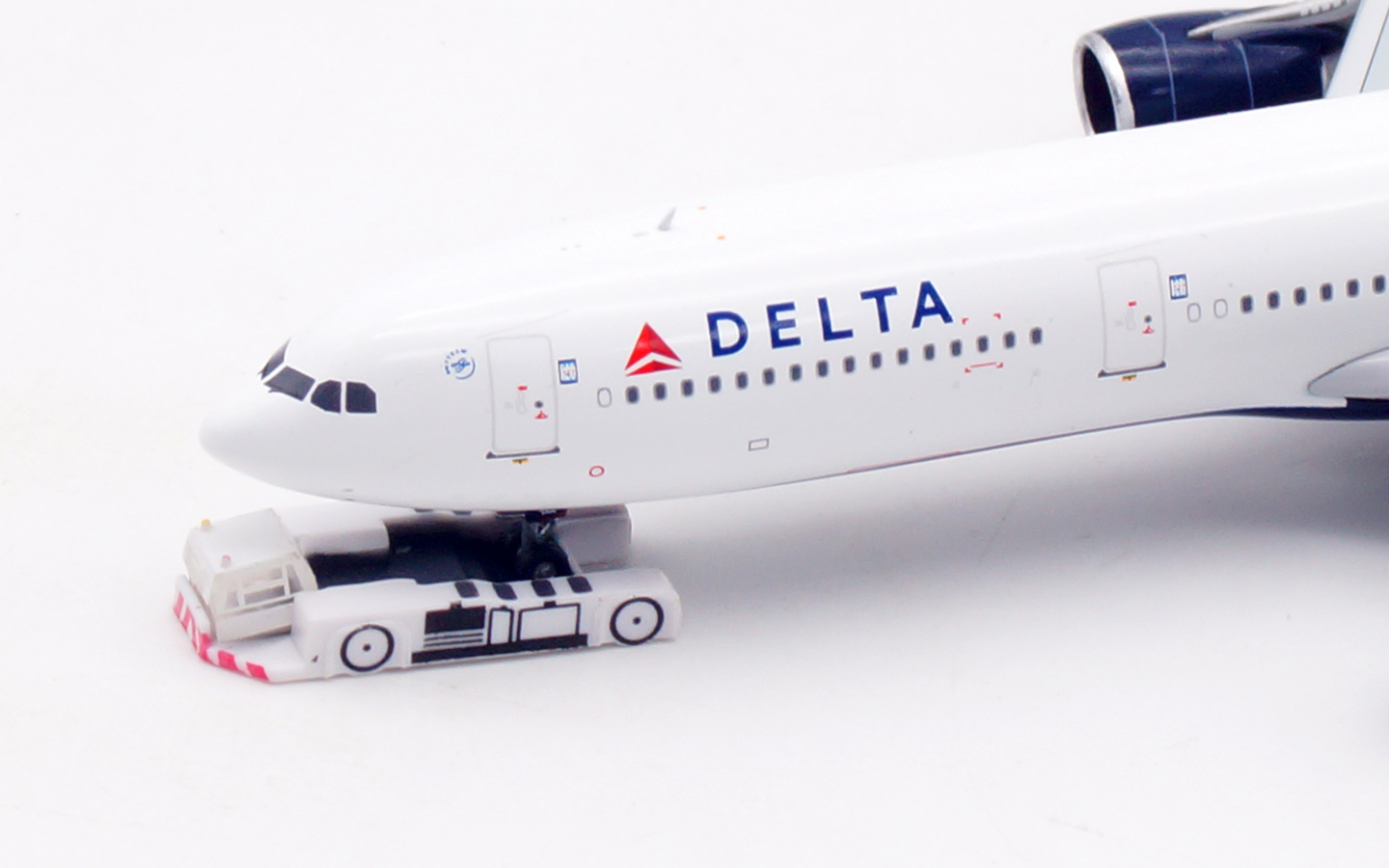 Aviation 400 1:400 Delta Airlines N831NW Airbus A330-300 - Image 7