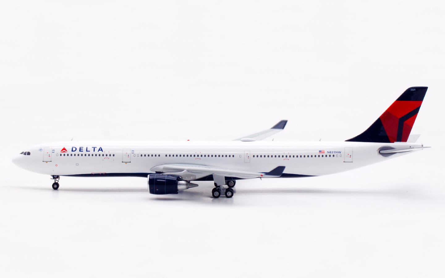 Aviation 400 1:400 Delta Airlines N831NW Airbus A330-300 - Image 9