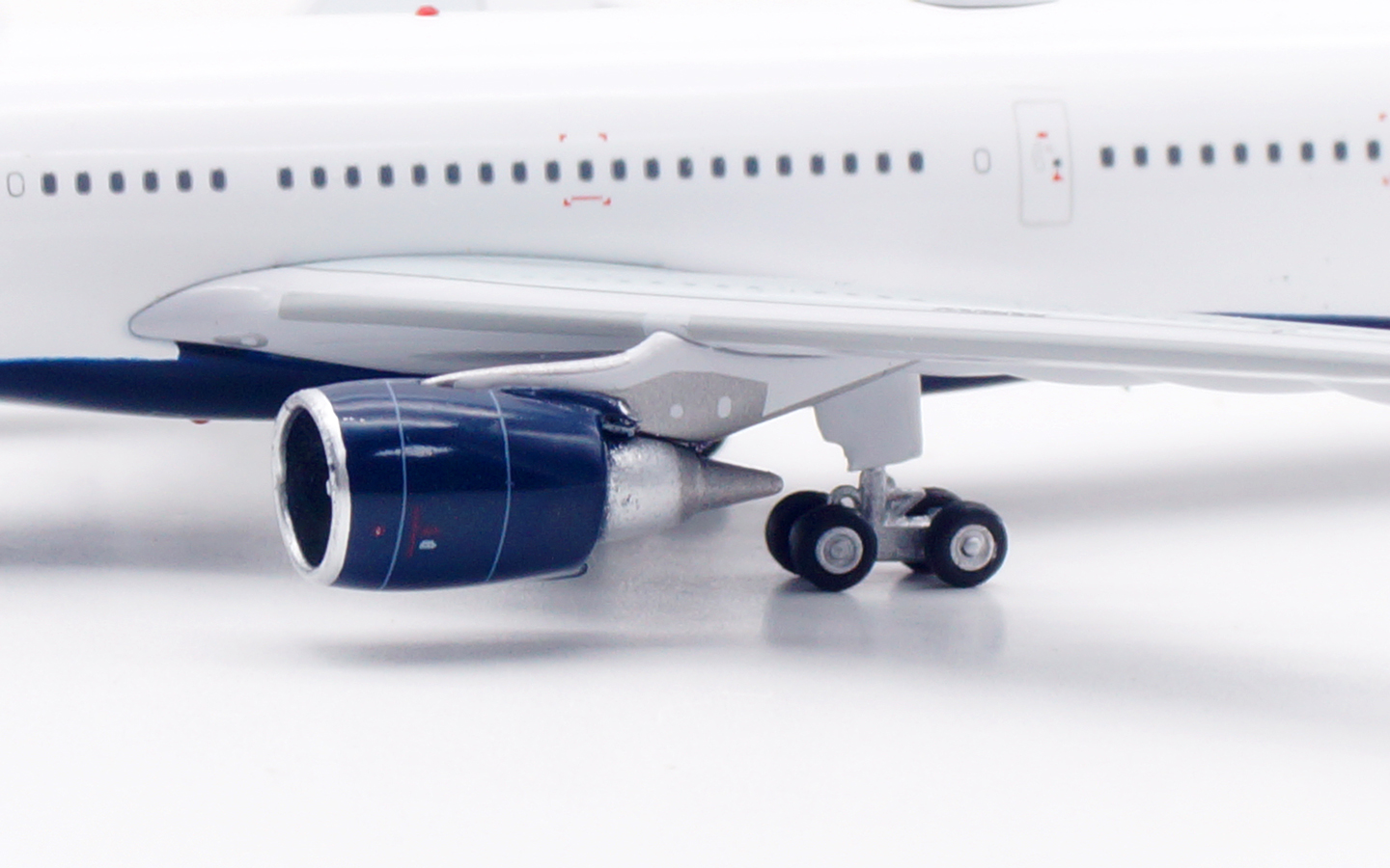 Aviation 400 1:400 Delta Airlines N831NW Airbus A330-300 - Image 13