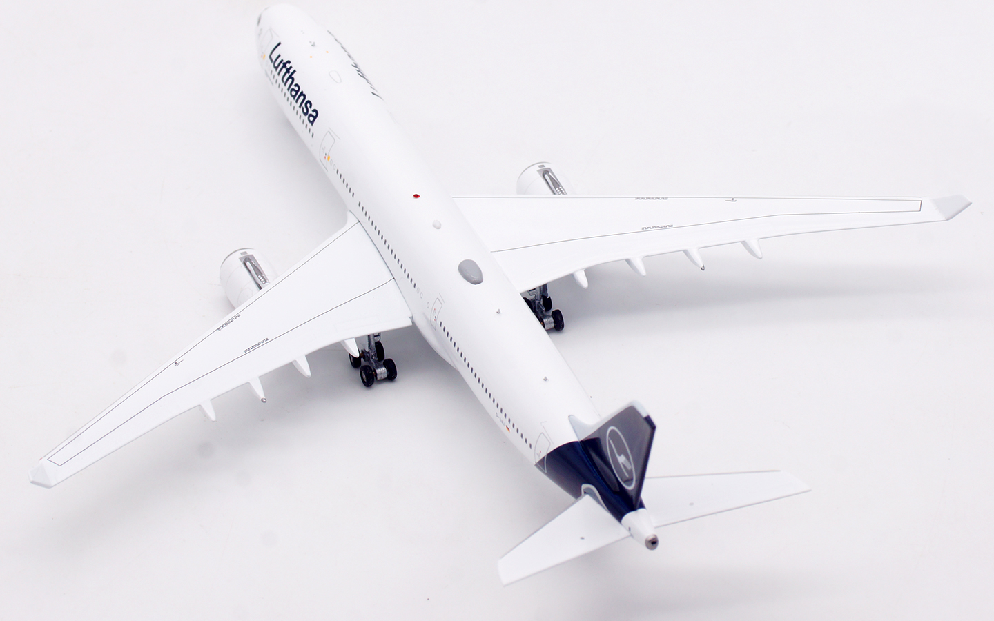 Aviation 400 1:400 Lufthansa D-AIKI Airbus A330-300 - Image 5