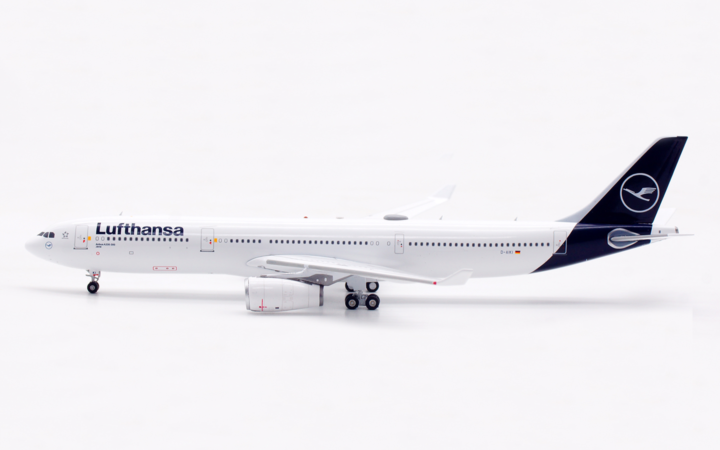 Aviation 400 1:400 Lufthansa D-AIKI Airbus A330-300 - Image 9