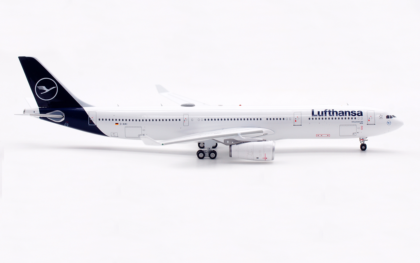 Aviation 400 1:400 Lufthansa D-AIKI Airbus A330-300 - Image 10