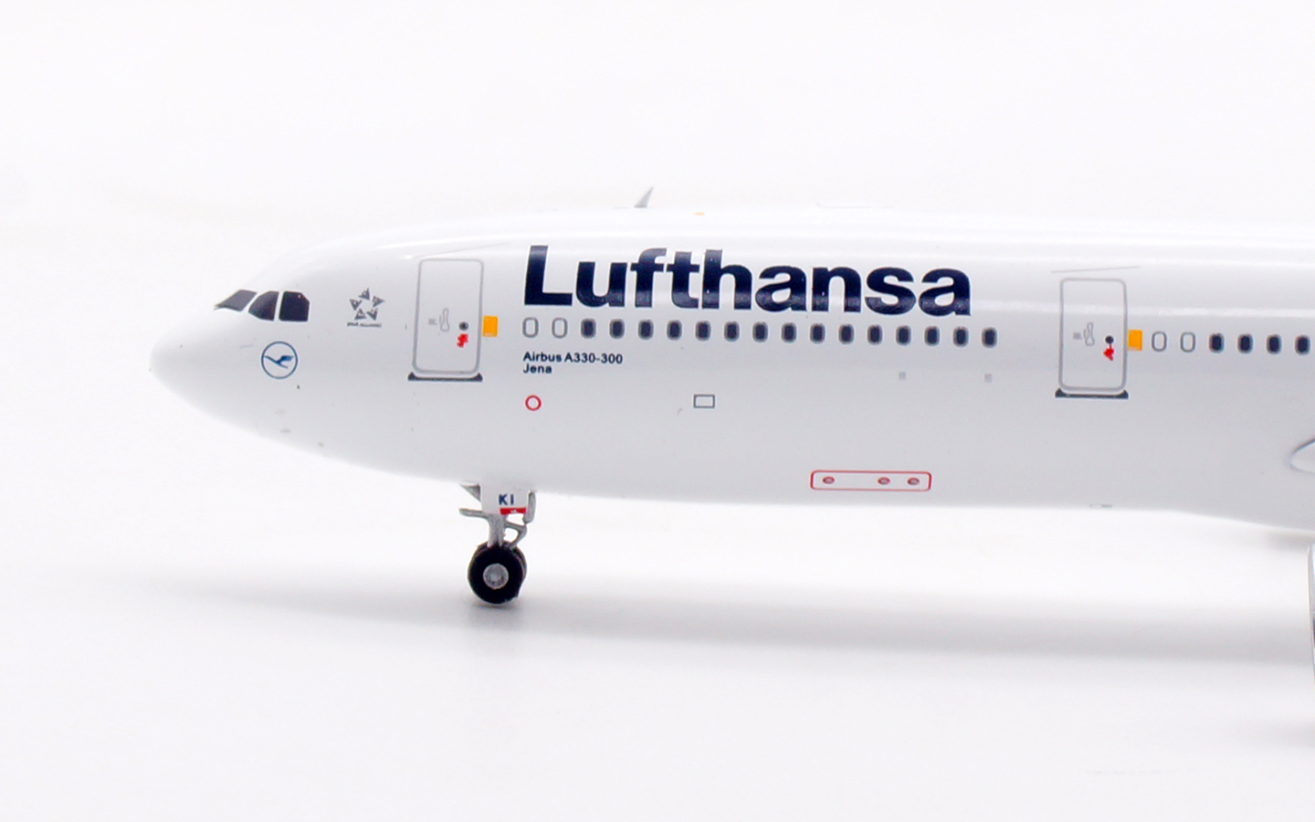 Aviation 400 1:400 Lufthansa D-AIKI Airbus A330-300 - Image 11