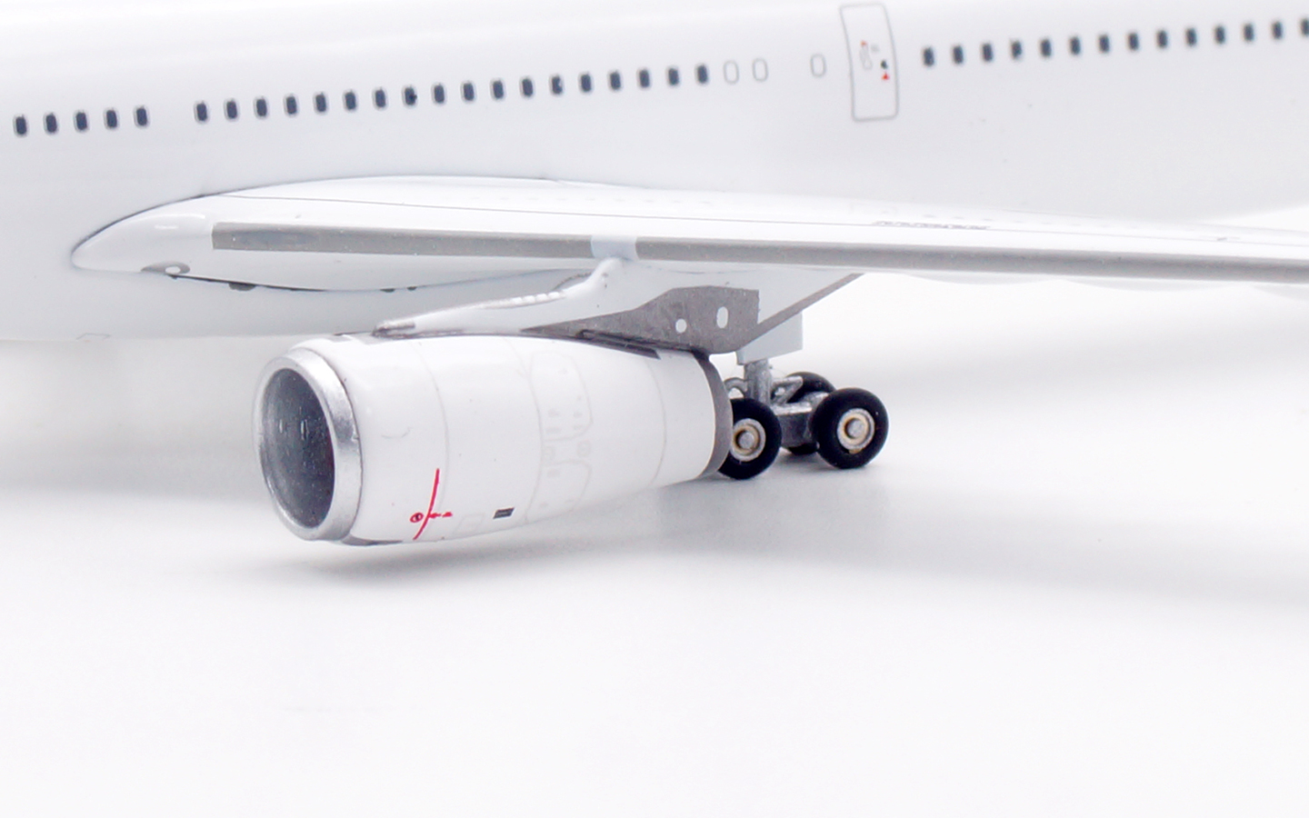 Aviation 400 1:400 Lufthansa D-AIKI Airbus A330-300 - Image 13