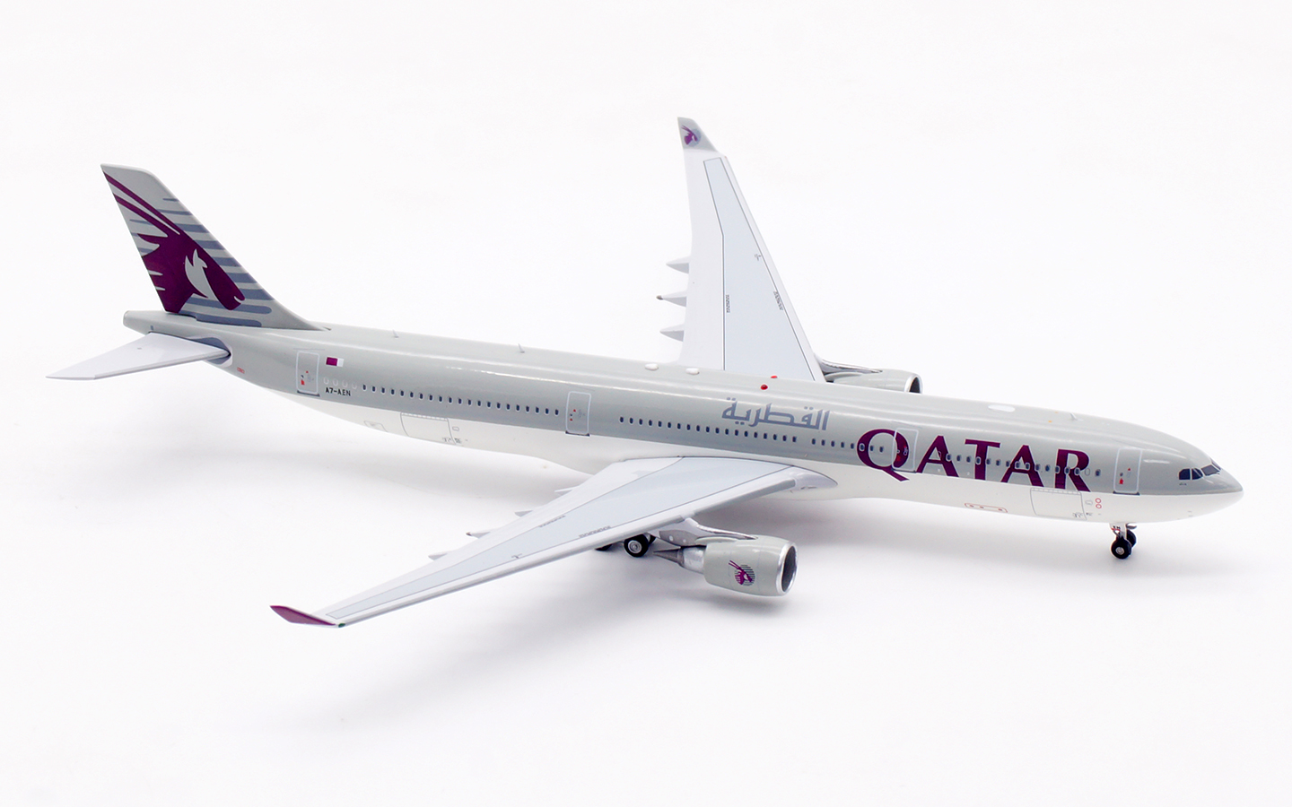 Aviation 400 1:400 Qatar Airways A7-AEN Airbus A330-300 - Image 3