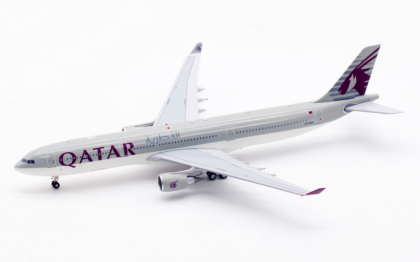 Aviation 400 1:400 Qatar Airways A7-AEN Airbus A330-300 - Image 4
