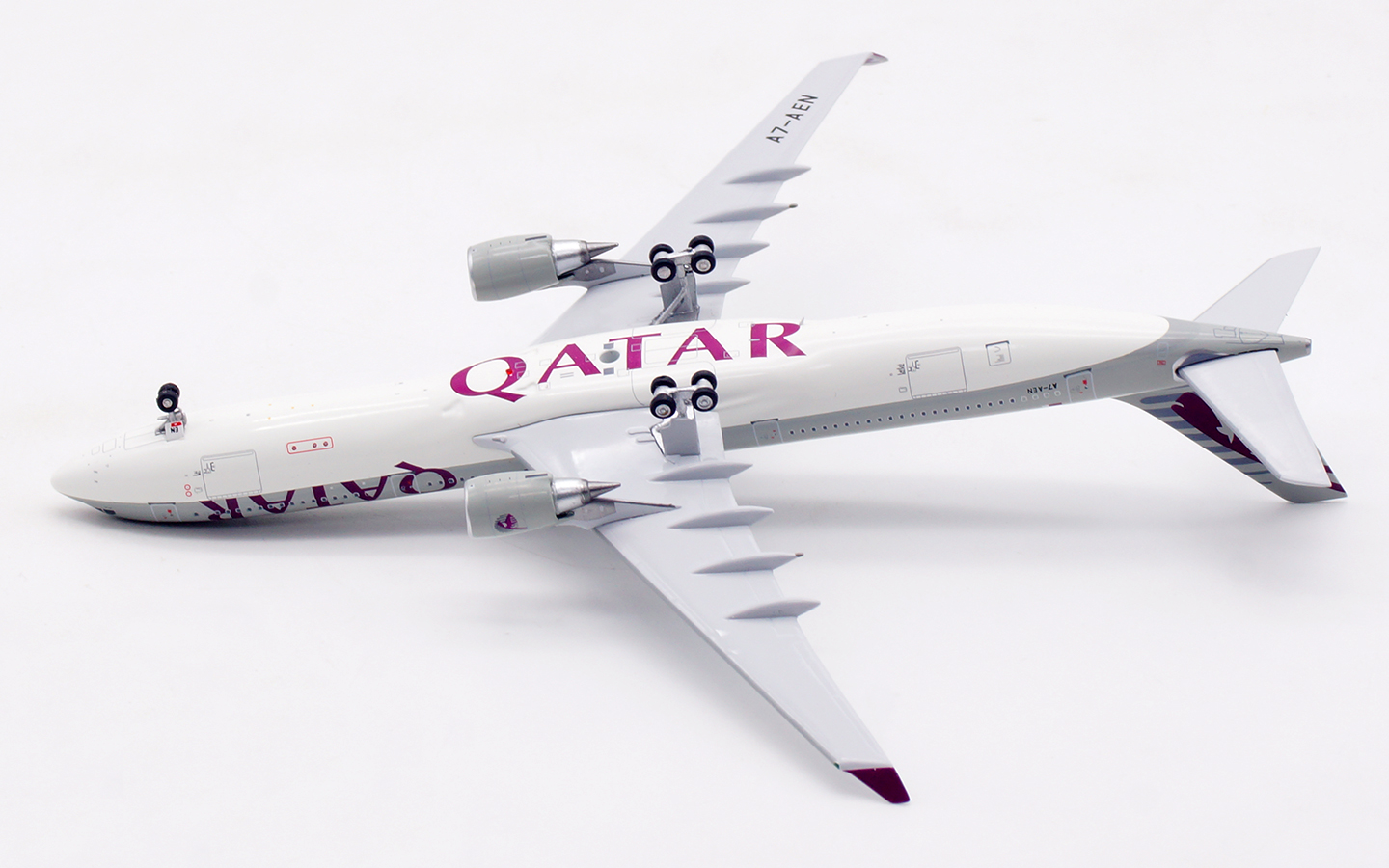 Aviation 400 1:400 Qatar Airways A7-AEN Airbus A330-300 - Image 6