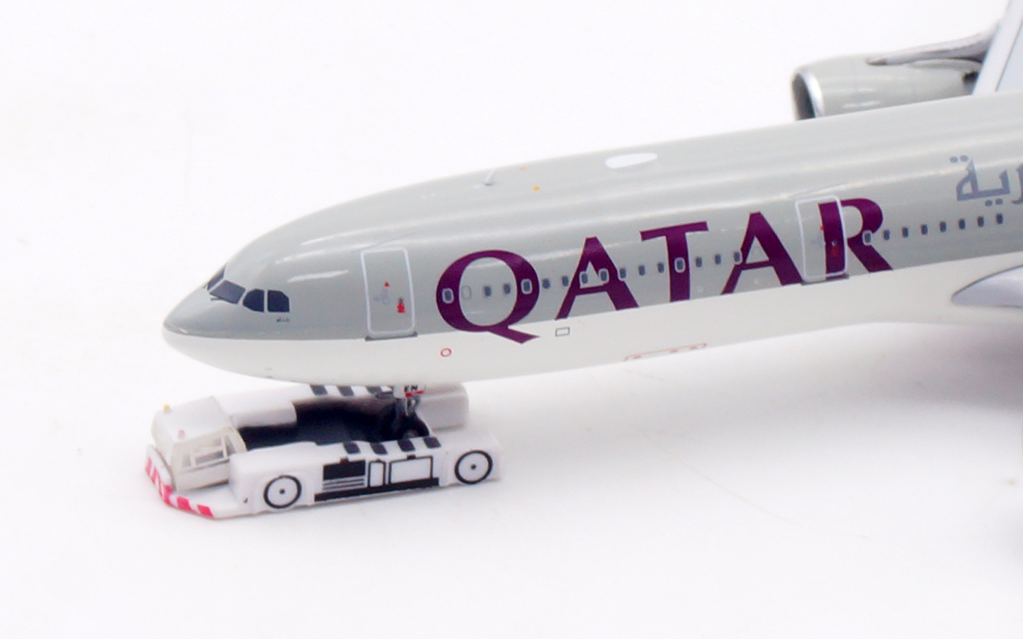 Aviation 400 1:400 Qatar Airways A7-AEN Airbus A330-300 - Image 7