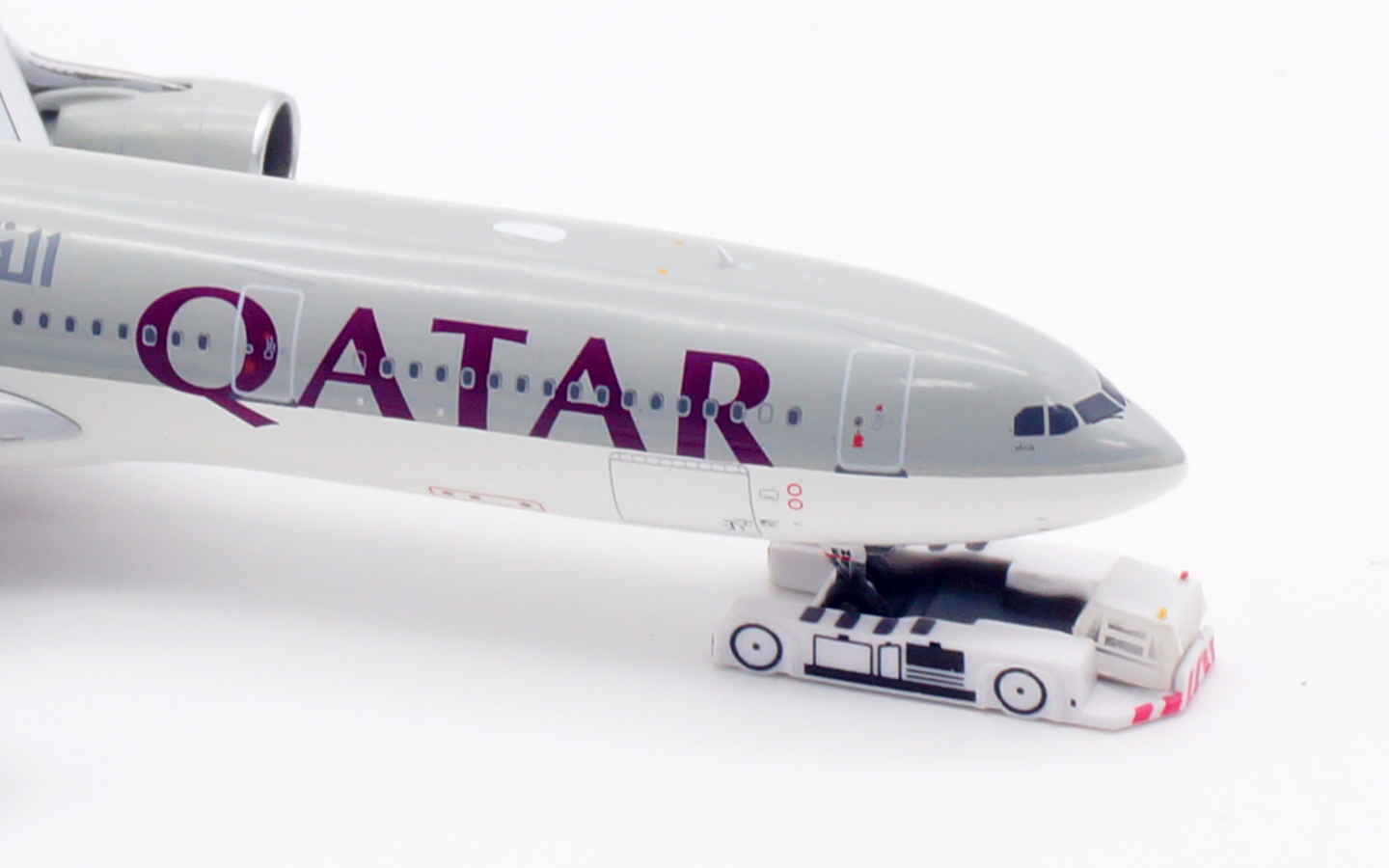 Aviation 400 1:400 Qatar Airways A7-AEN Airbus A330-300 - Image 8