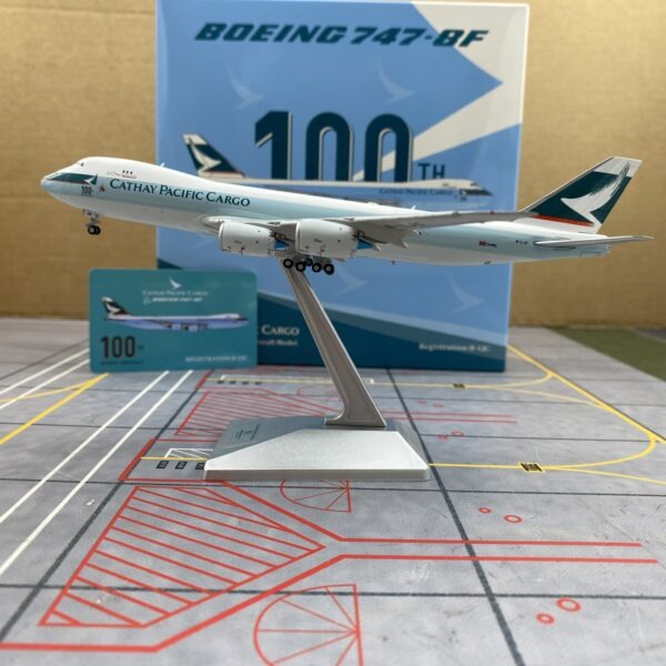 YY Wings 1:400 Cathay Pacific Cargo B-LJC Boeing 747-8F [FLAPS DOWN]
