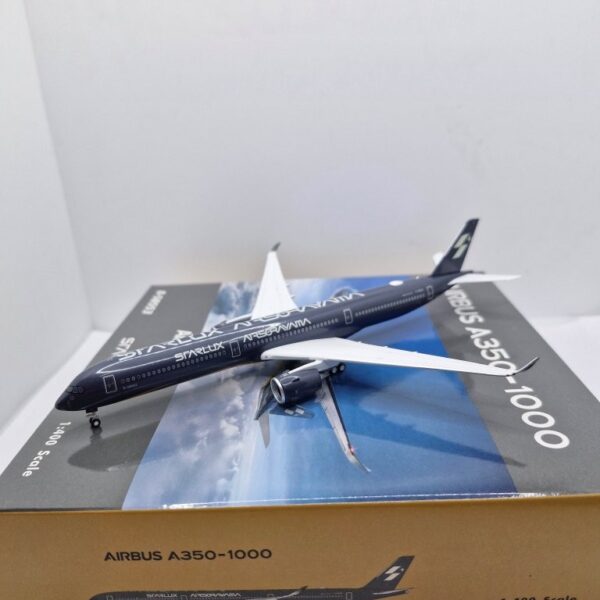 Phoenix 1:400 Starlux Airlines B-58553 Airbus A350-1000
