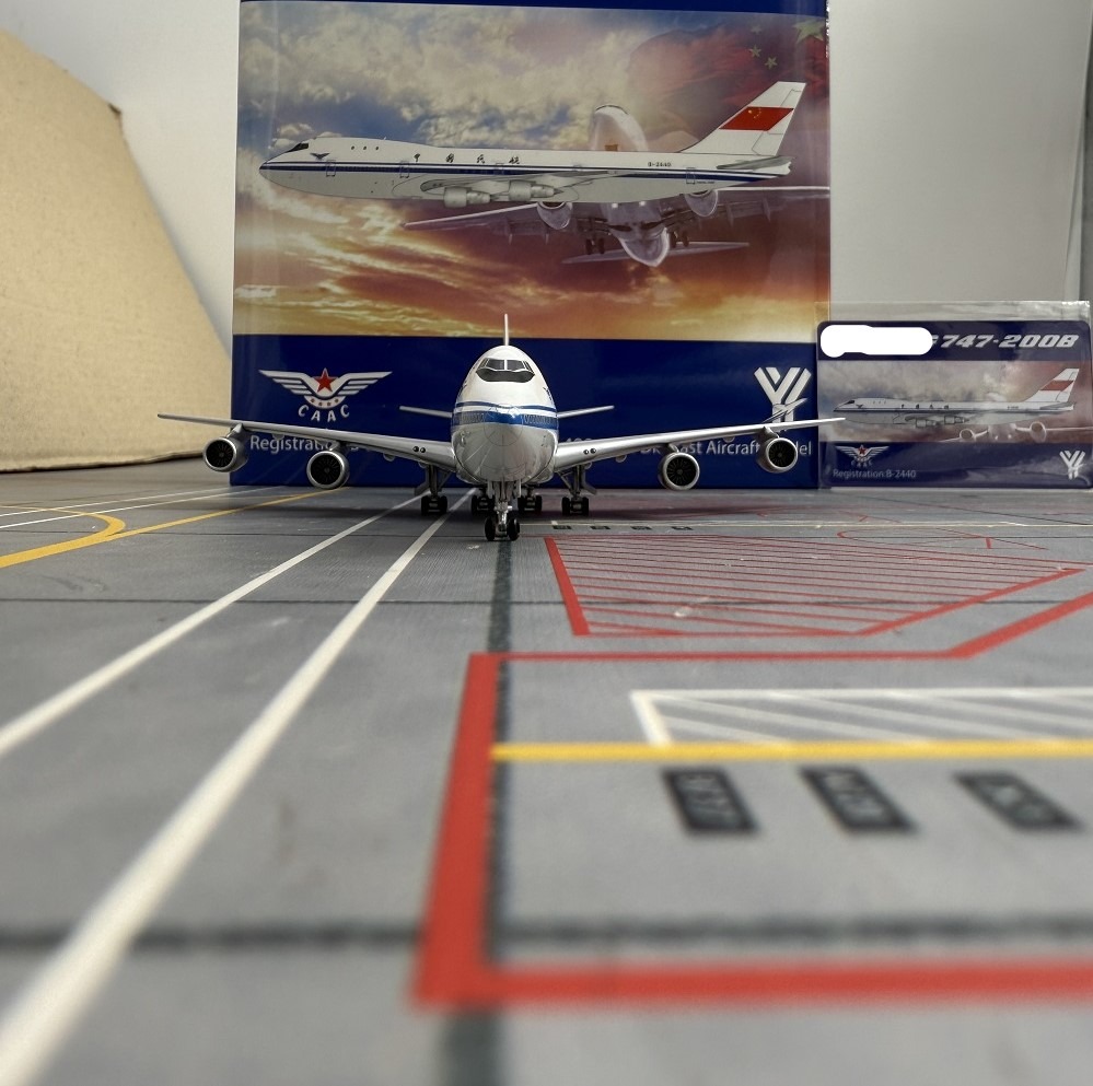 YY Wings 1:400 CAAC Cargo B-2440 Boeing 747-200F - Image 9