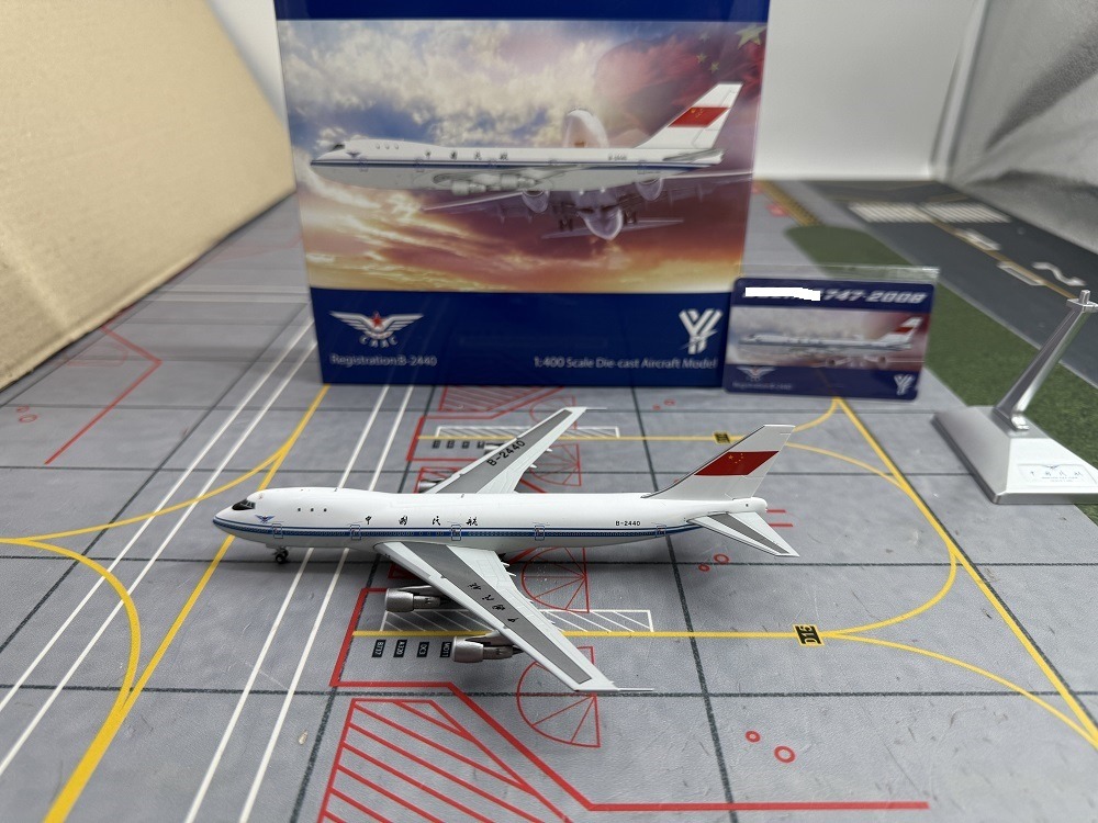 YY Wings 1:400 CAAC Cargo B-2440 Boeing 747-200F - Image 5