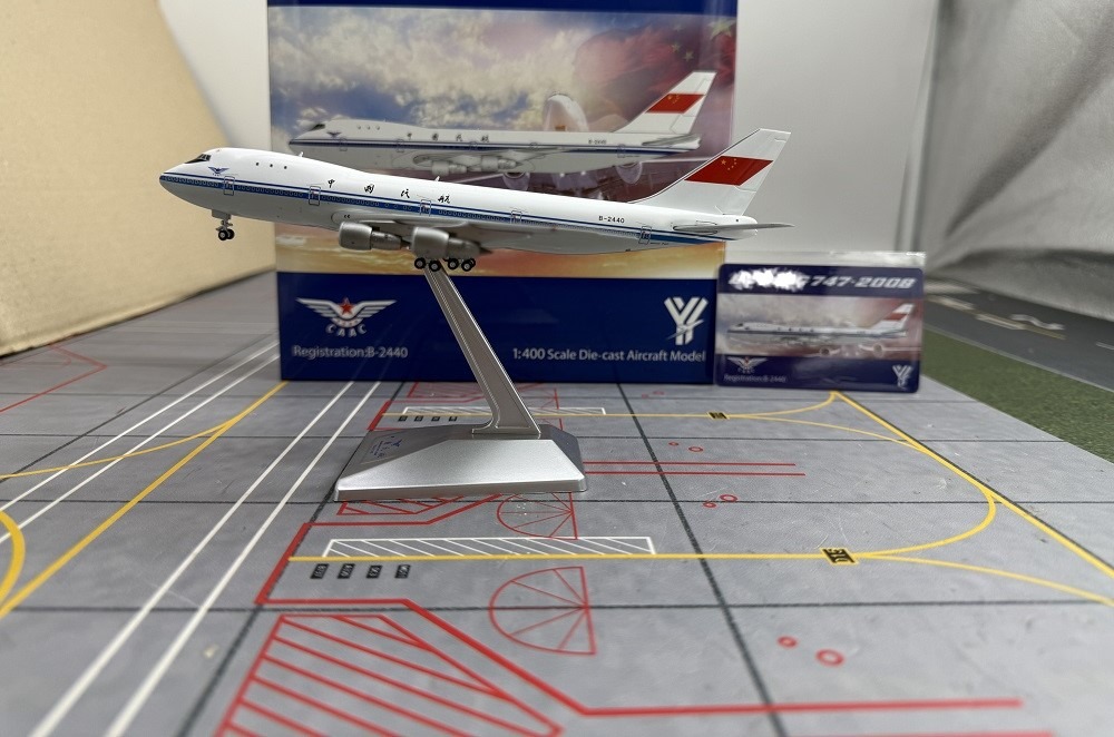 YY Wings 1:400 CAAC Cargo B-2440 Boeing 747-200F