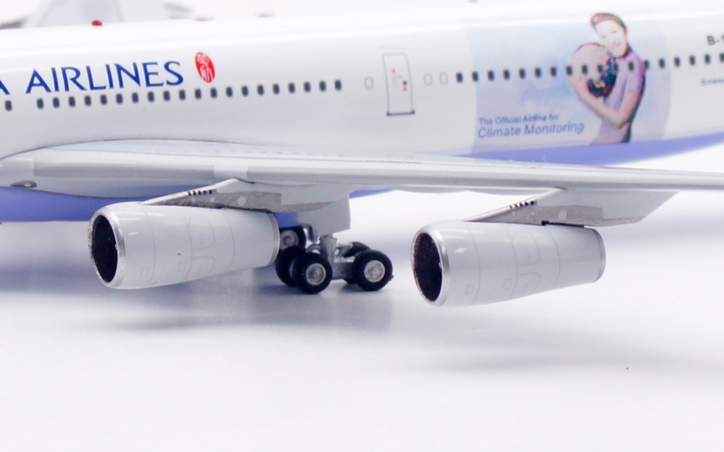 Aviation 400 1:400 China Airlines B-18806 Airbus A340-300 - Image 13