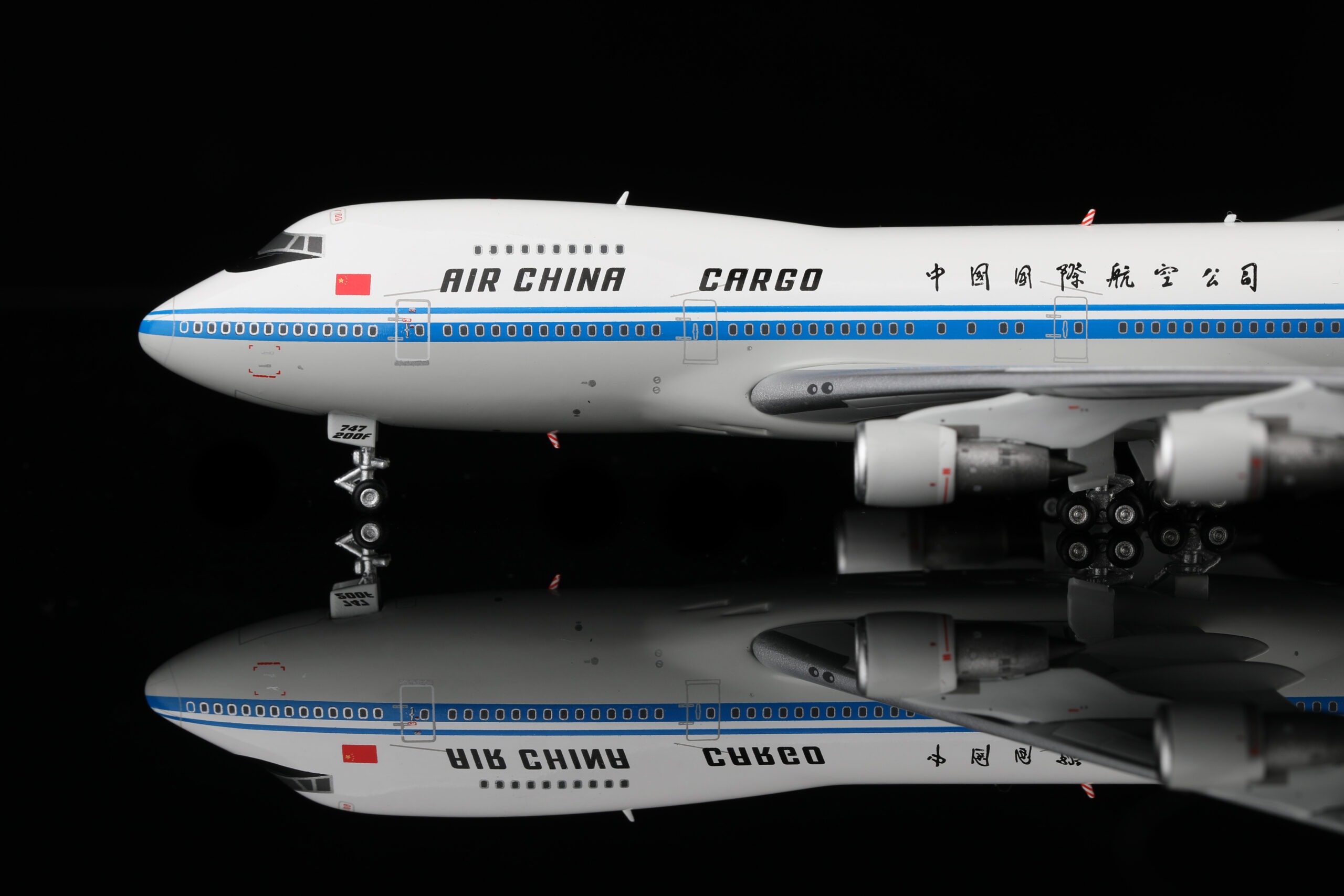 YY Wings 1:400 Air China Cargo B-2450 Boeing 747-200F - Image 4