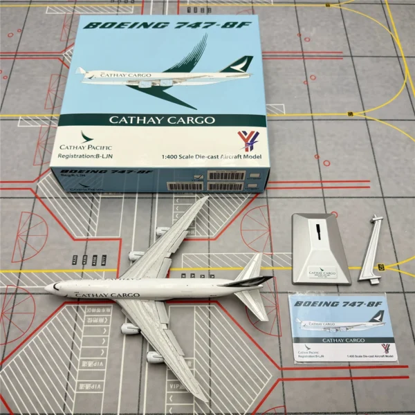 YY Wings 1:400 Cathay Pacific Cargo B-LJN Boeing 747-8F [FLAPS DOWN]