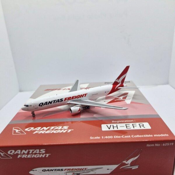 Panda Models 1:400 Qantas Freight VH-EFR Boeing 767-300F